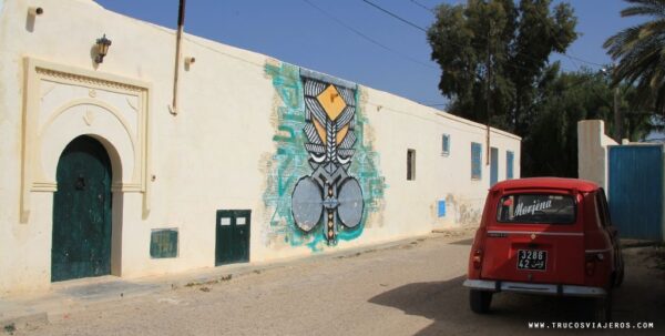 Tunez Djerba Graffiti Streets Red Car