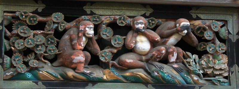 3 monos de Nikko antes de la restauración