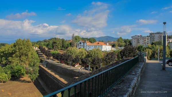 Vista de las murallas de Monçao