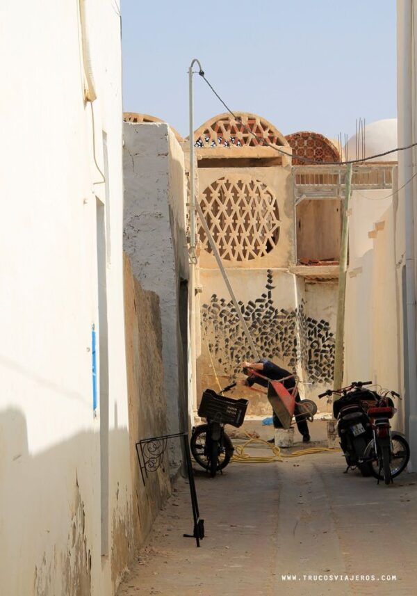 Calligraphic street art djerba