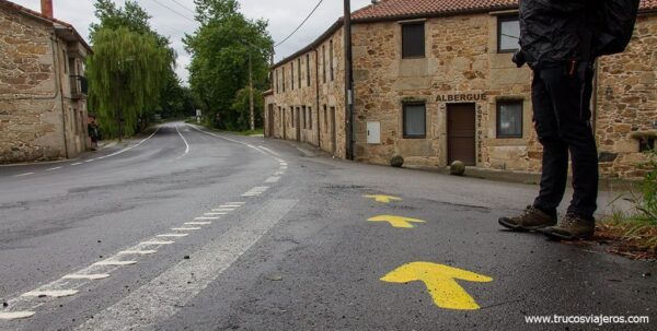 Flechas del Camino de Santiago a la Costa da Morte