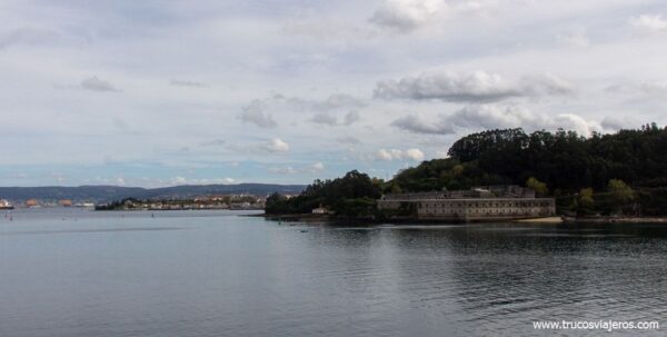 Vista del Castillo de La Palma desde el Castillo de San Felipe en Ferrol