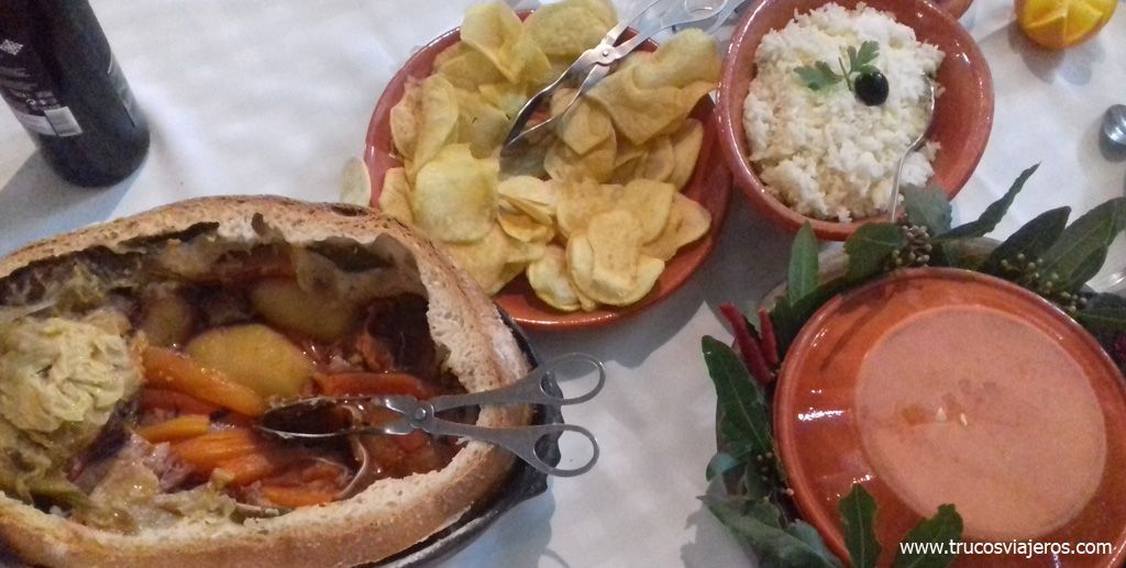Cocido portugués en hogaza de pan