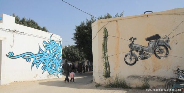 Calligrafic graffiti Djerba streets