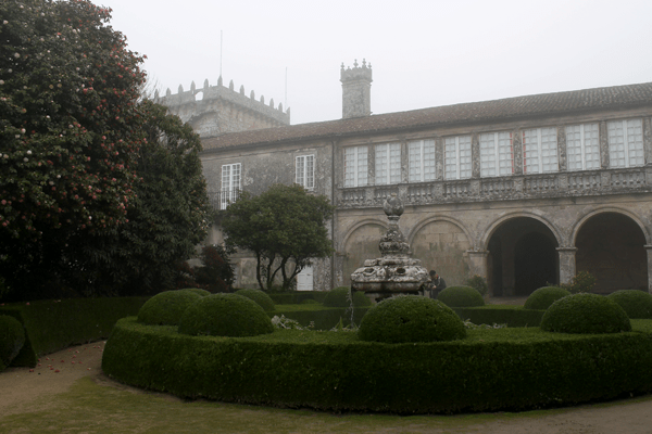 Fuente entrada jardines pazo de Oca