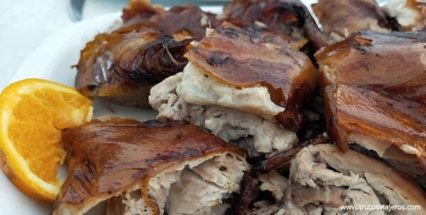 Comer lechón leitao á Bairrada centro de Portugal