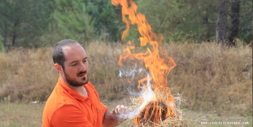 Hacer fuego como un hombre de las cavernas