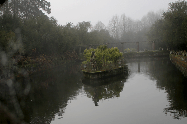 Niebla en el estanque del pazo de Oca A Estrada