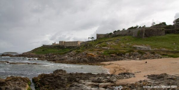 Parador de Baiona con temporal