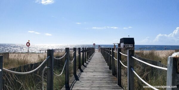 Pasarelas de madera, paseo de las playas en Póvoa